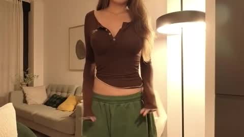 girl next door named Amy online show from January 9, 7:44 am