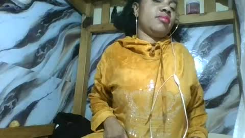 Snapshot of amyatche chatting on June 25, 5:28 pm Amyatche online show from June 25, 5:28 pm
