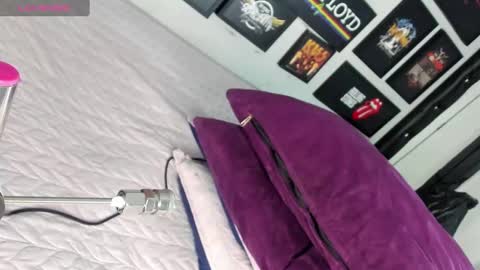 Snapshot of amyblack__ chatting on December 3, 3:20 am Amy online show from December 3, 3:20 am