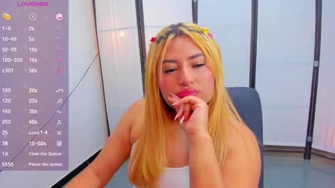 Snapshot of amycook8 chatting on January 11, 3:55 am Amy Cook online show from January 11, 3:55 am