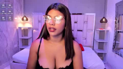 amyevan_ online show from October 8, 8:50 pm