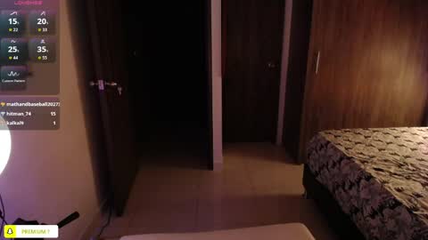 Snapshot of amyharlow_ chatting on May 7, 11:43 pm Jenn online show from May 7, 11:43 pm