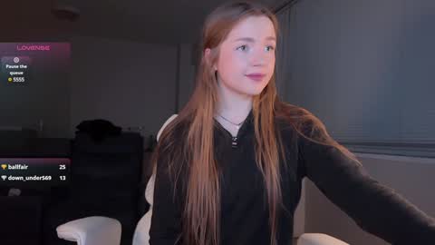 Snapshot of amyjj chatting on December 17, 5:18 am Amy online show from December 17, 5:18 am