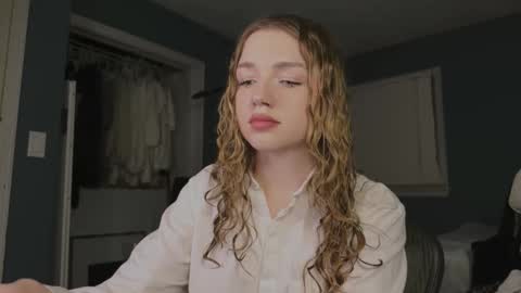 Snapshot of amyjj chatting on November 9, 5:39 am Amy online show from November 9, 5:39 am