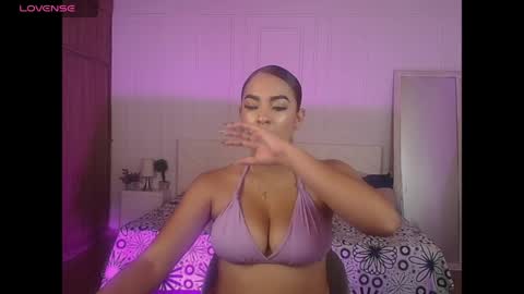 amyjohnsonn online show from April 21, 5:47 am