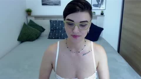 Snapshot of amylexy chatting on September 28, 8:14 pm Hi there guys  My pleasure in your hands  pvt is open online show from September 28, 8:14 pm