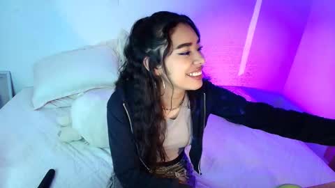 Snapshot of amyolimpo chatting on April 30, 3:24 am Amy ... Nice to meet u thumb up me please its important online show from April 30, 3:24 am