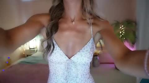 Snapshot of amyvalentine chatting on July 15, 6:18 am AmyValentine online show from July 15, 6:18 am