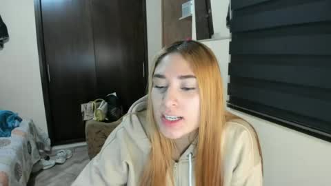 Snapshot of amywalker01 chatting on June 19, 8:01 pm amy online show from June 19, 8:01 pm
