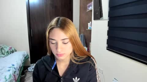Snapshot of amywalker01 chatting on August 6, 5:37 pm amy online show from August 6, 5:37 pm