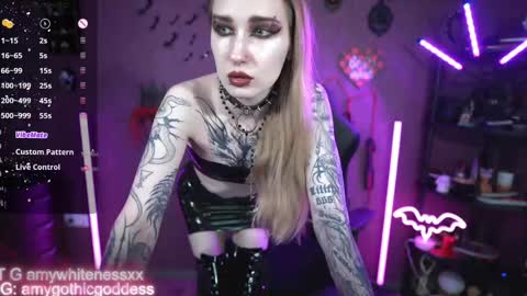 Snapshot of amywhitenessxx chatting on May 22, 11:16 am Amy switch Goddess divine Mistress online show from May 22, 11:16 am
