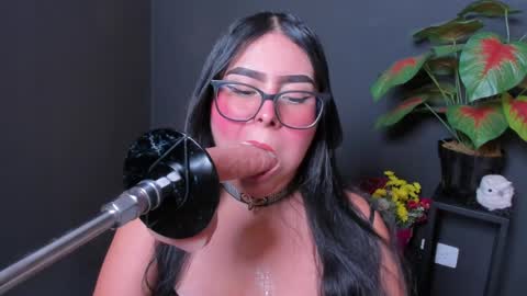 amywhitte_ online show from April 9, 6:19 am