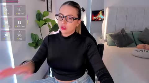 Snapshot of amywoods chatting on April 20, 6:53 pm online show from April 20, 6:53 pm