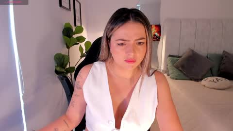 Snapshot of amywoods chatting on April 24, 3:03 pm online show from April 24, 3:03 pm