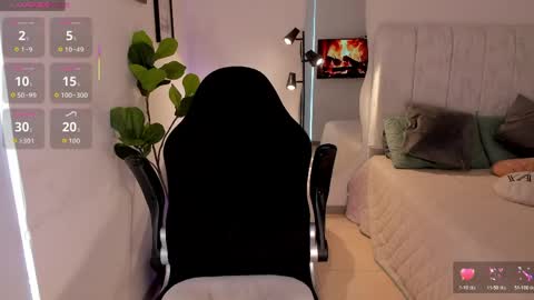 Snapshot of amywoods chatting on May 2, 9:42 pm online show from May 2, 9:42 pm