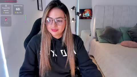Snapshot of amywoods chatting on May 4, 8:05 pm online show from May 4, 8:05 pm
