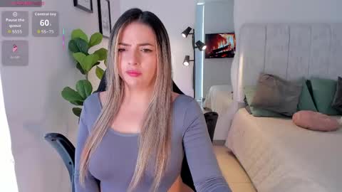 Snapshot of amywoods chatting on May 6, 8:03 pm online show from May 6, 8:03 pm