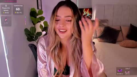 Snapshot of amywoods chatting on May 30, 2:03 pm online show from May 30, 2:03 pm