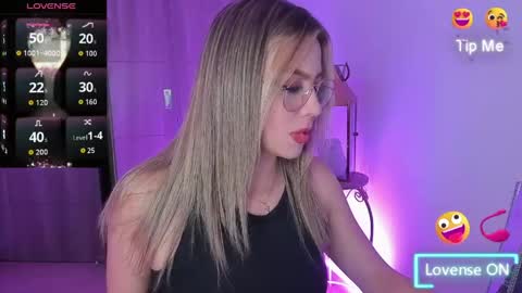 Snapshot of ana_becker1 chatting on May 11, 7:25 am Ana online show from May 11, 7:25 am