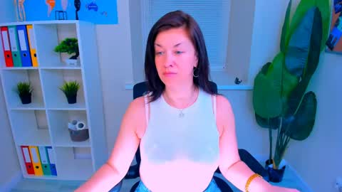 Snapshot of ana_mills chatting on May 19, 10:10 am Ana online show from May 19, 10:10 am