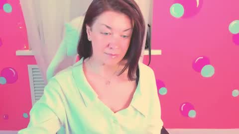 Snapshot of ana_mills chatting on June 2, 3:14 pm Ana online show from June 2, 3:14 pm