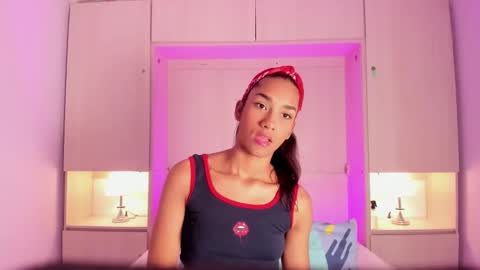 anaacollins_ online show from February 17, 11:29 am