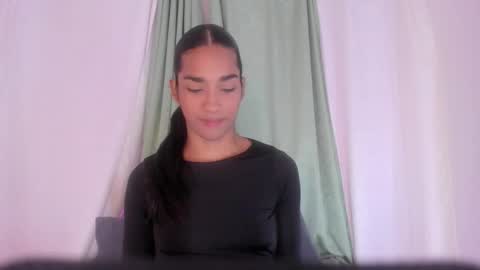 anaacollins_ online show from March 16, 11:58 am