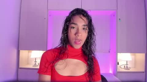 anaacollins_ online show from March 19, 11:36 am