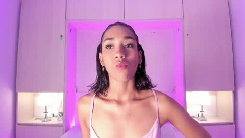 Snapshot of anaacollins_ chatting on May 20, 11:38 am anaacollins_ online show from May 20, 11:38 am
