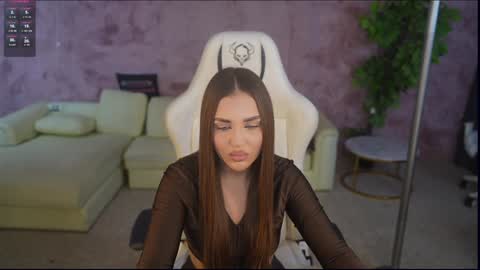 Snapshot of anabel054 chatting on November 8, 12:33 am Anabel Kira Zlata Kira Elice Lana Dominika Sofy Kaila Bridget online show from November 8, 12:33 am