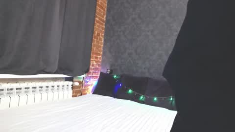 Anna online show from December 18, 1:28 pm