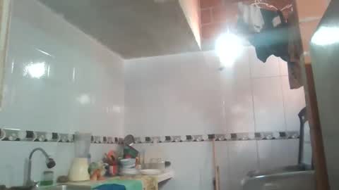 Snapshot of anabella_00 chatting on April 20, 7:37 pm anabella_00 online show from April 20, 7:37 pm