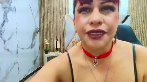 Snapshot of anabella_thompson chatting on June 20, 11:35 am Anabella online show from June 20, 11:35 am