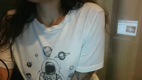 Snapshot of anabelucci_ chatting on February 13, 1:45 am anabelucci_ online show from February 13, 1:45 am