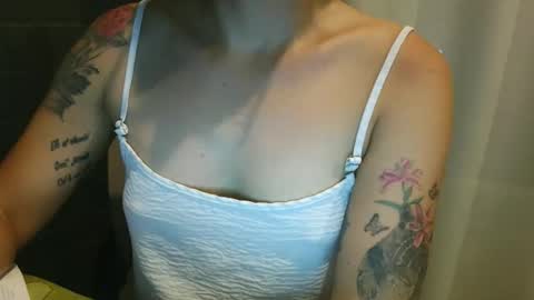 Snapshot of anabelucci_ chatting on February 18, 3:02 am anabelucci_ online show from February 18, 3:02 am