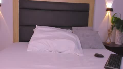 A N A online show from November 18, 7:07 pm