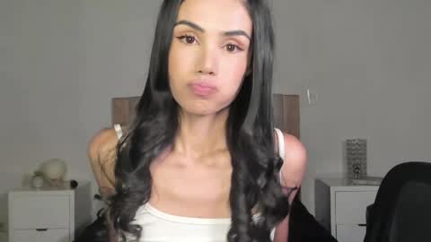 Snapshot of anahenao chatting on April 25, 12:02 am Ana Henao or Annie... Follow me ahenaocb Insta X online show from April 25, 12:02 am