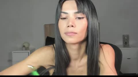 Snapshot of anahenao chatting on May 2, 11:32 pm Ana Henao or Annie... Follow me ahenaocb Insta X online show from May 2, 11:32 pm