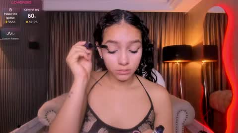 Snapshot of anahi_curlie1 chatting on May 22, 11:05 am Anahi Curlie online show from May 22, 11:05 am