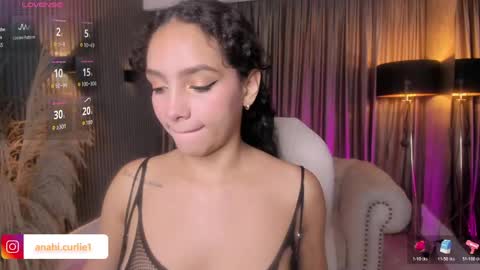 Snapshot of anahi_curlie1 chatting on May 30, 11:07 am Anahi Curlie online show from May 30, 11:07 am