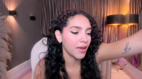 Snapshot of anahi_curlie1 chatting on June 2, 11:12 am Anahi Curlie online show from June 2, 11:12 am