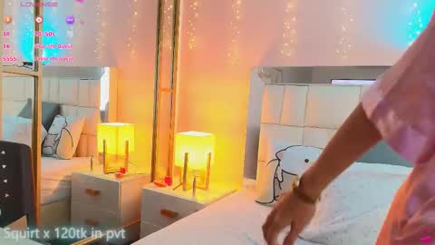 Snapshot of anahi_maite chatting on February 4, 7:53 pm Anahi online show from February 4, 7:53 pm