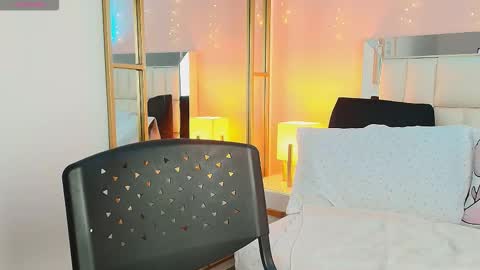 Snapshot of anahi_maite chatting on February 8, 11:24 am Anahi online show from February 8, 11:24 am