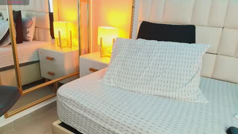 Snapshot of anahi_maite chatting on February 22, 7:34 pm Anahi online show from February 22, 7:34 pm