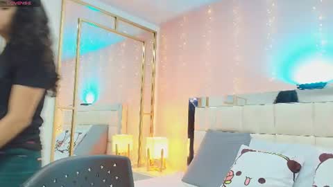 Snapshot of anahi_maite chatting on June 20, 8:33 pm Anahi online show from June 20, 8:33 pm