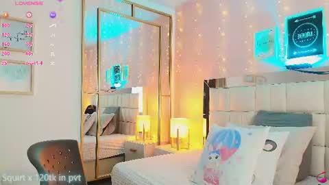 Snapshot of anahi_maite chatting on July 4, 8:26 pm Anahi online show from July 4, 8:26 pm