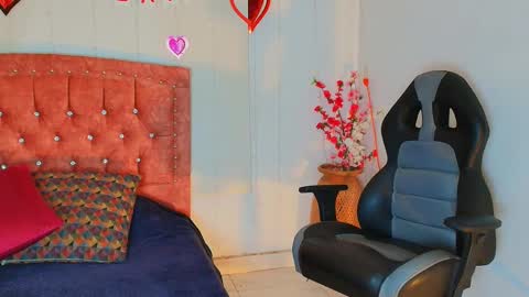 Snapshot of anahiblue04 chatting on February 18, 12:28 pm Anahi online show from February 18, 12:28 pm