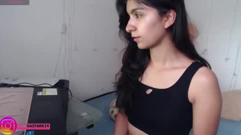 Snapshot of anahibrowns95 chatting on February 11, 4:24 pm Anahi Browns online show from February 11, 4:24 pm