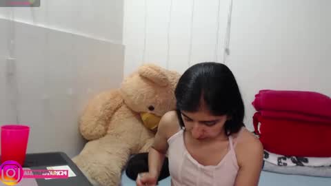 Anahi Browns online show from November 12, 7:13 pm