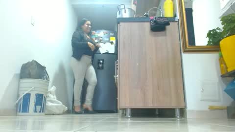 Snapshot of anaids_dam chatting on May 5, 9:23 pm anaids online show from May 5, 9:23 pm